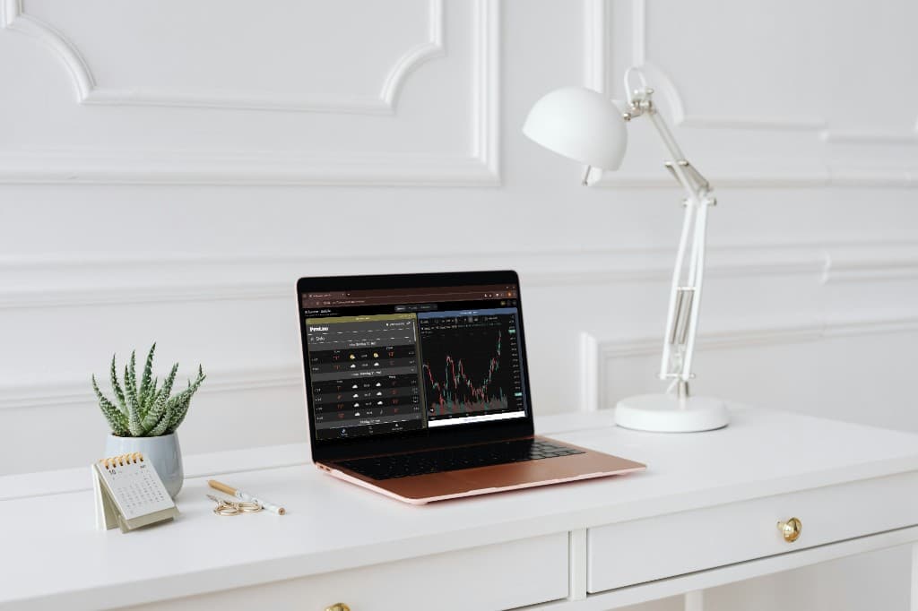 LinkLife dashboard showing market and chart widgets on a laptop